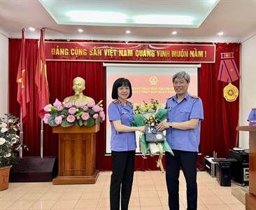 Viện KSND quận Nam Từ Liêm khen thưởng đột xuất cá nhân có thành tích xuất...